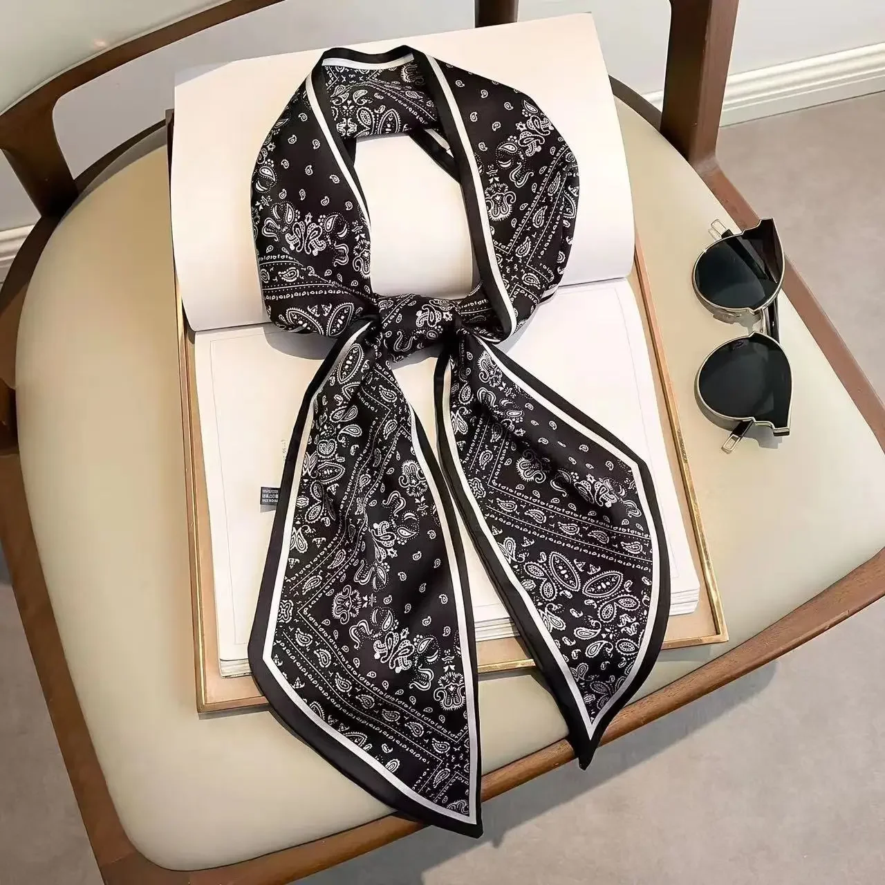 Luxury Bags Designer - Wąski szalik z nadrukiem, w kratę,