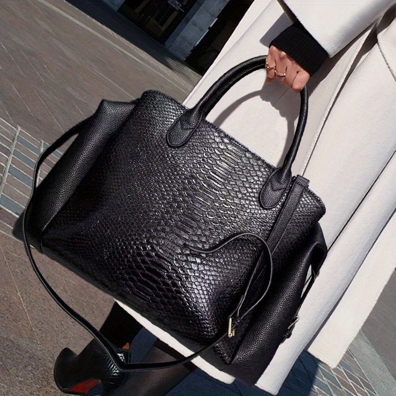 Luxury Bags That Are Vegan - Lekka, luksusowa, elegancka torebka damska w