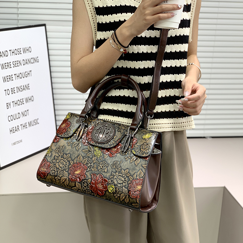 Luxury Bags That Are Vegan - Vintage Torebka Damska z Wytłaczanym Wzorem