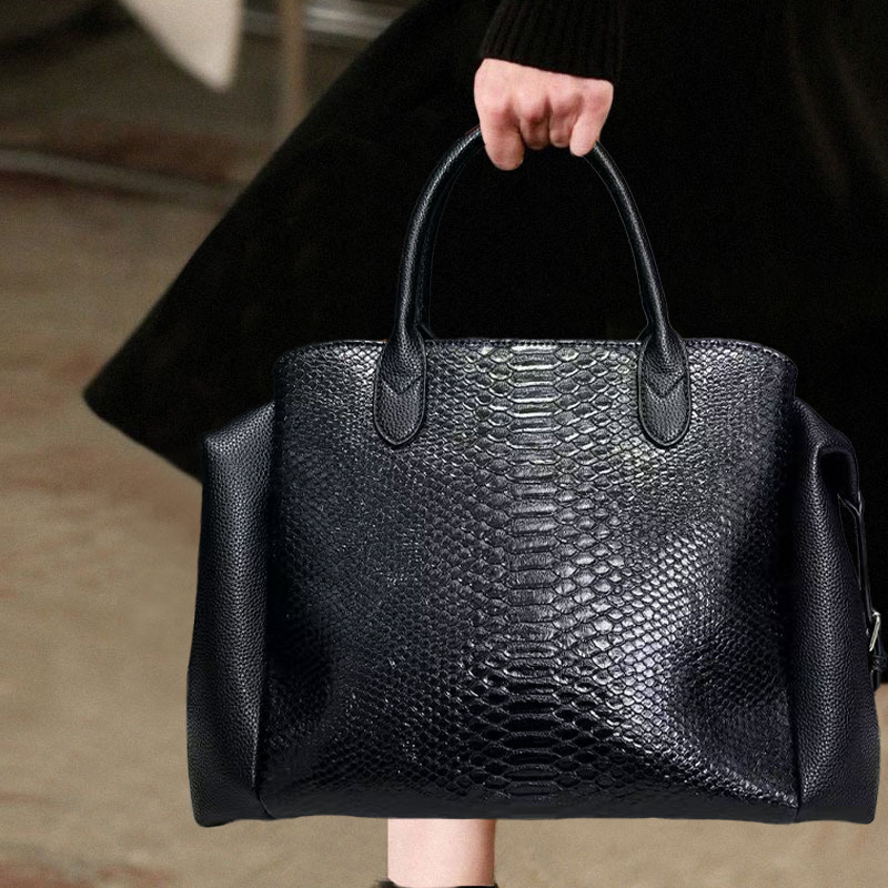 Lekka, luksusowa, elegancka to – Luxury Bags That Are Vegan recenzja i cena